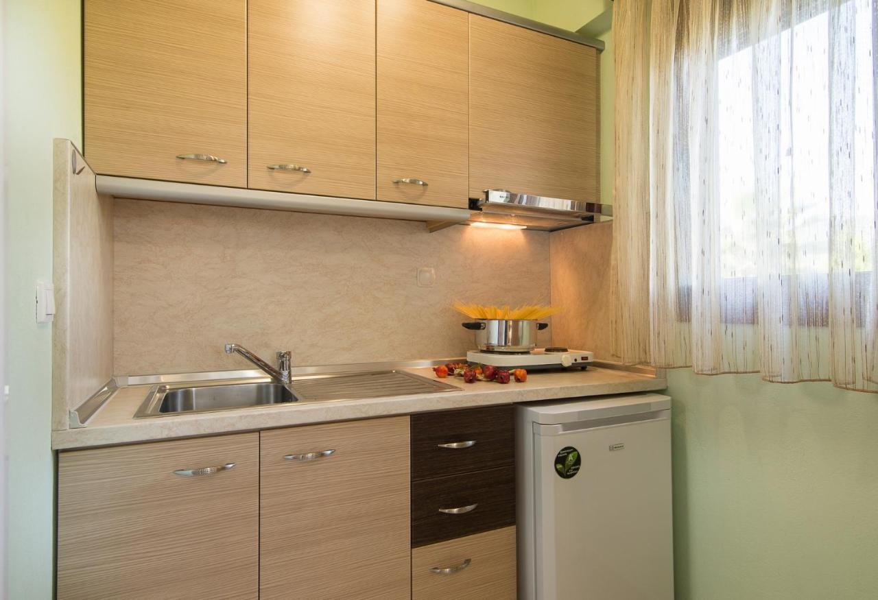 Rodon Garden Apartment ซาร์ตี ภายนอก รูปภาพ