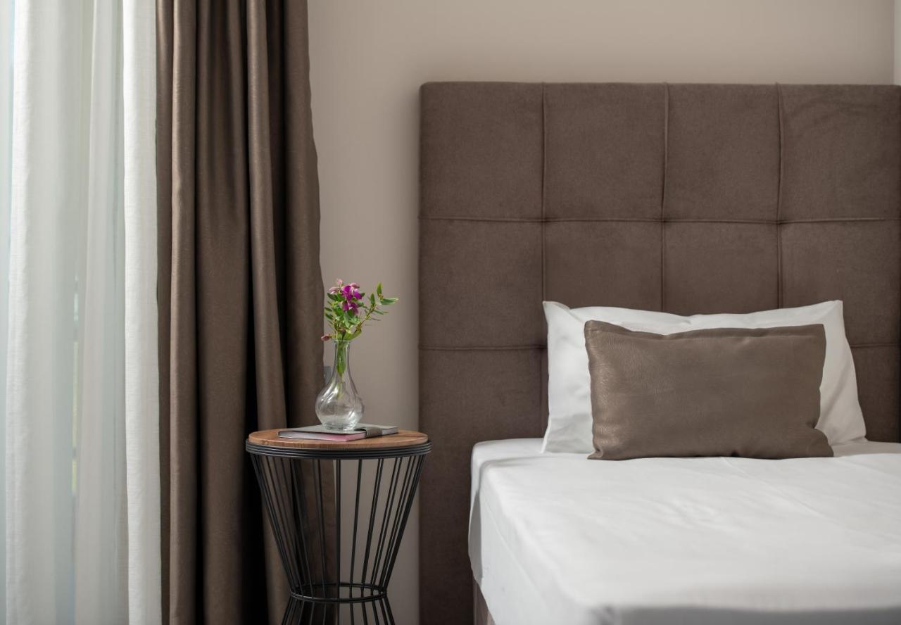 Rodon Garden Apartment ซาร์ตี ภายนอก รูปภาพ