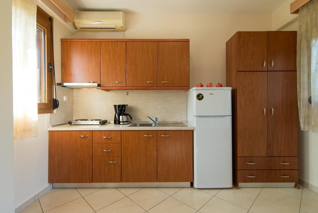 Rodon Garden Apartment ซาร์ตี ภายนอก รูปภาพ